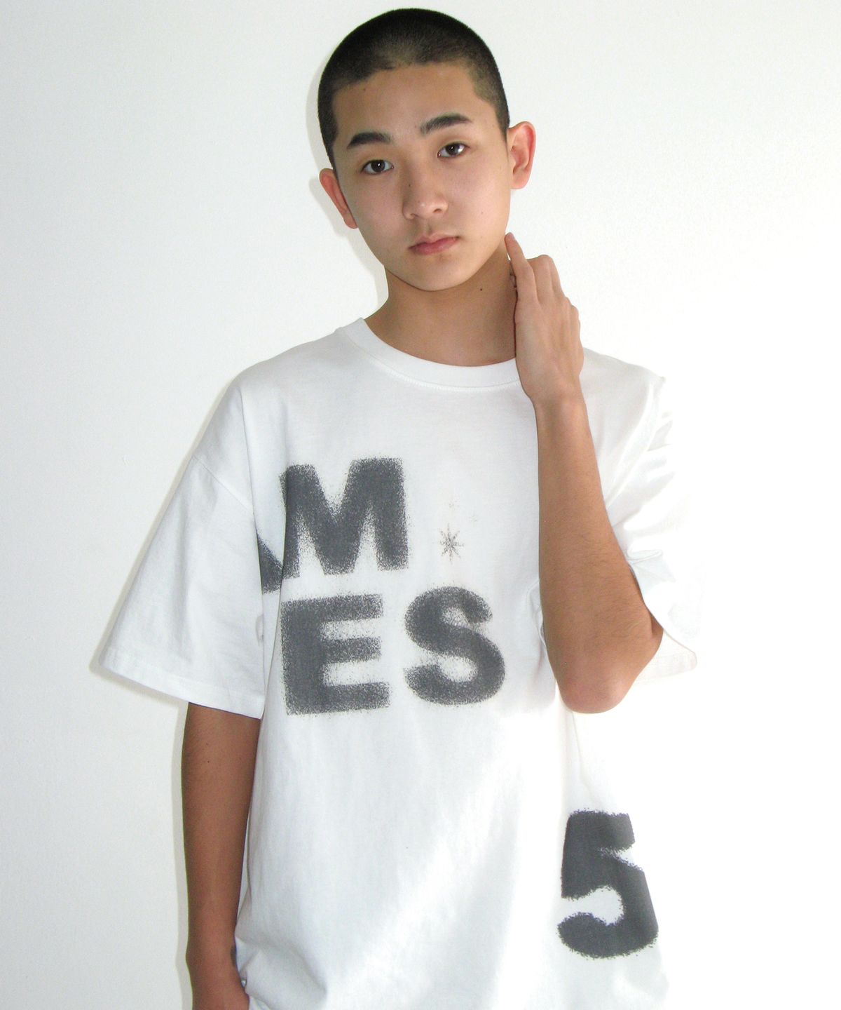 아메스 월드와이드(AMES-WORLDWIDE) SPRAY 52 TYPO TEE WHITE