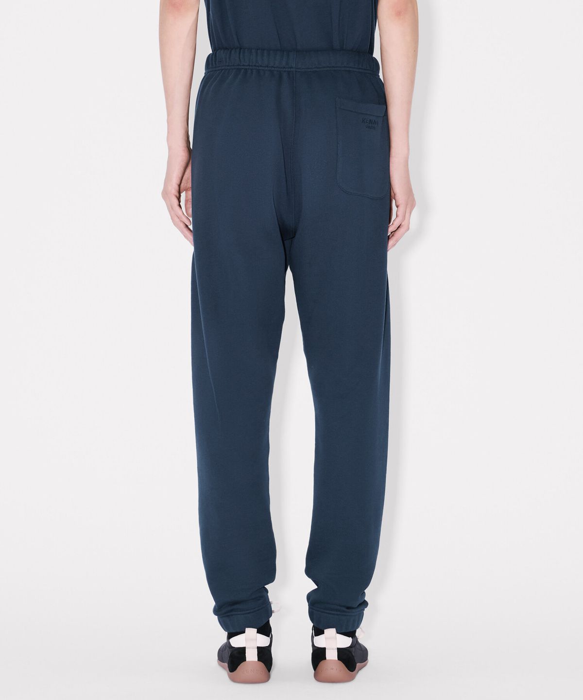겐조(KENZO) 남성 보케 플라워 크레스트 클래식 조거팬츠_K265AMP602NYX