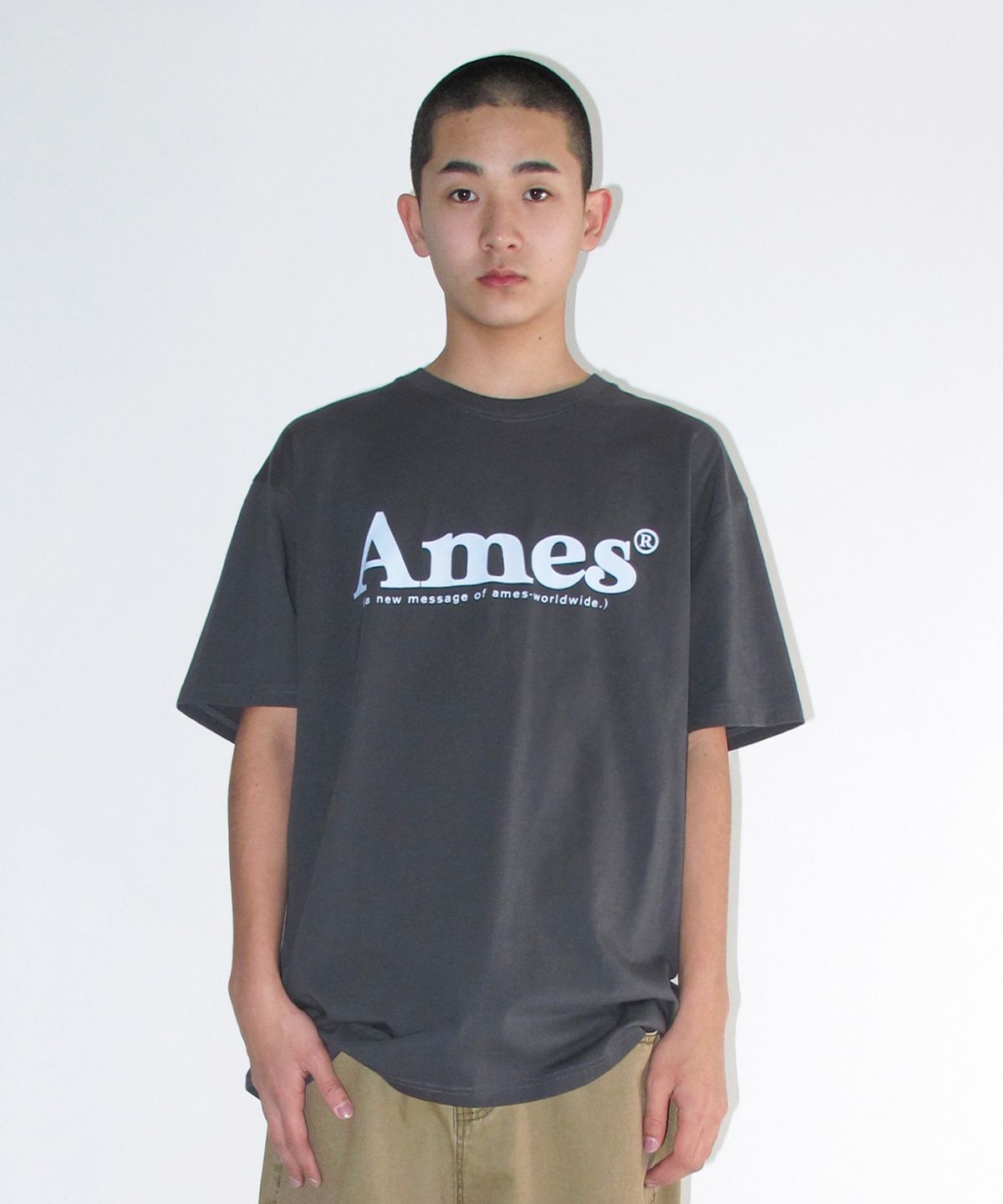 아메스 월드와이드(AMES-WORLDWIDE) BASIC LOGO TEE CHARCOAL