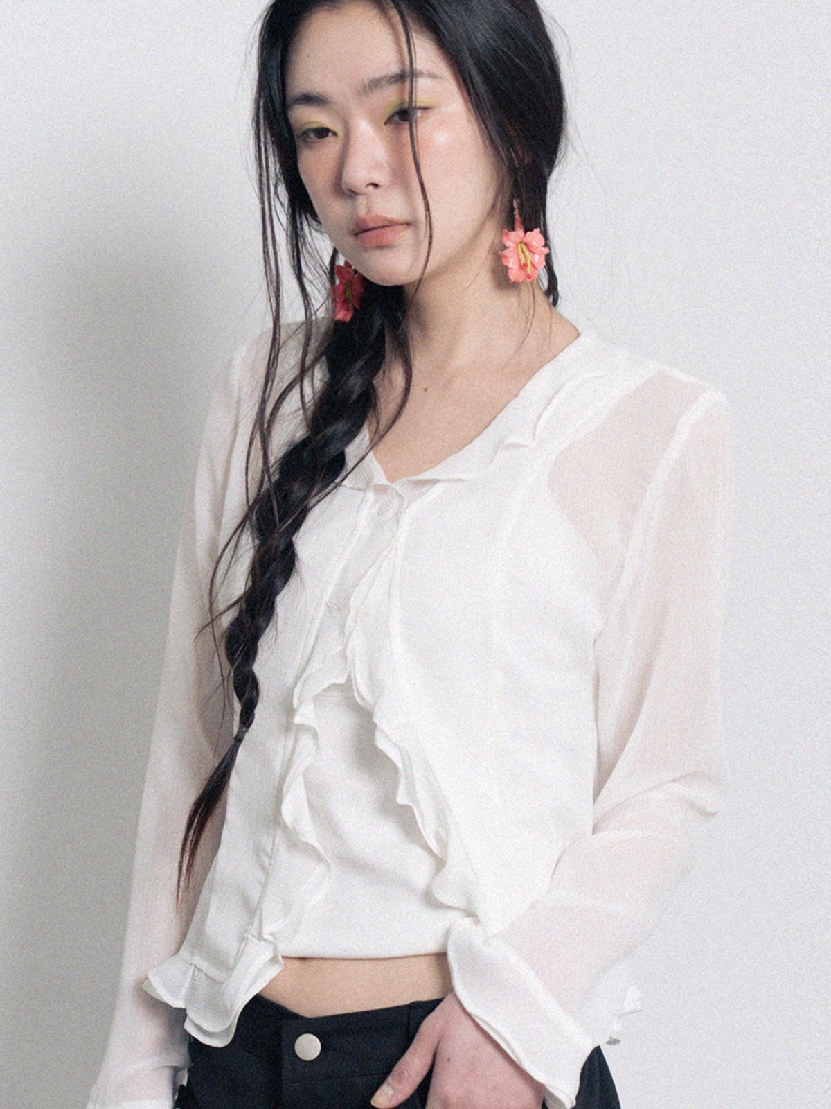 모로아(MOROA) 시스루 프릴 블라우스-화이트