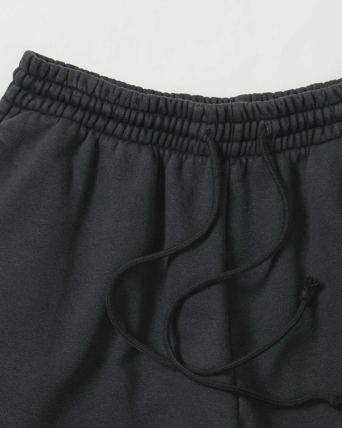 슈퍼벨로체(SUPERVELOCE) Miglia Straight Sweatpants Dark Charcoal
