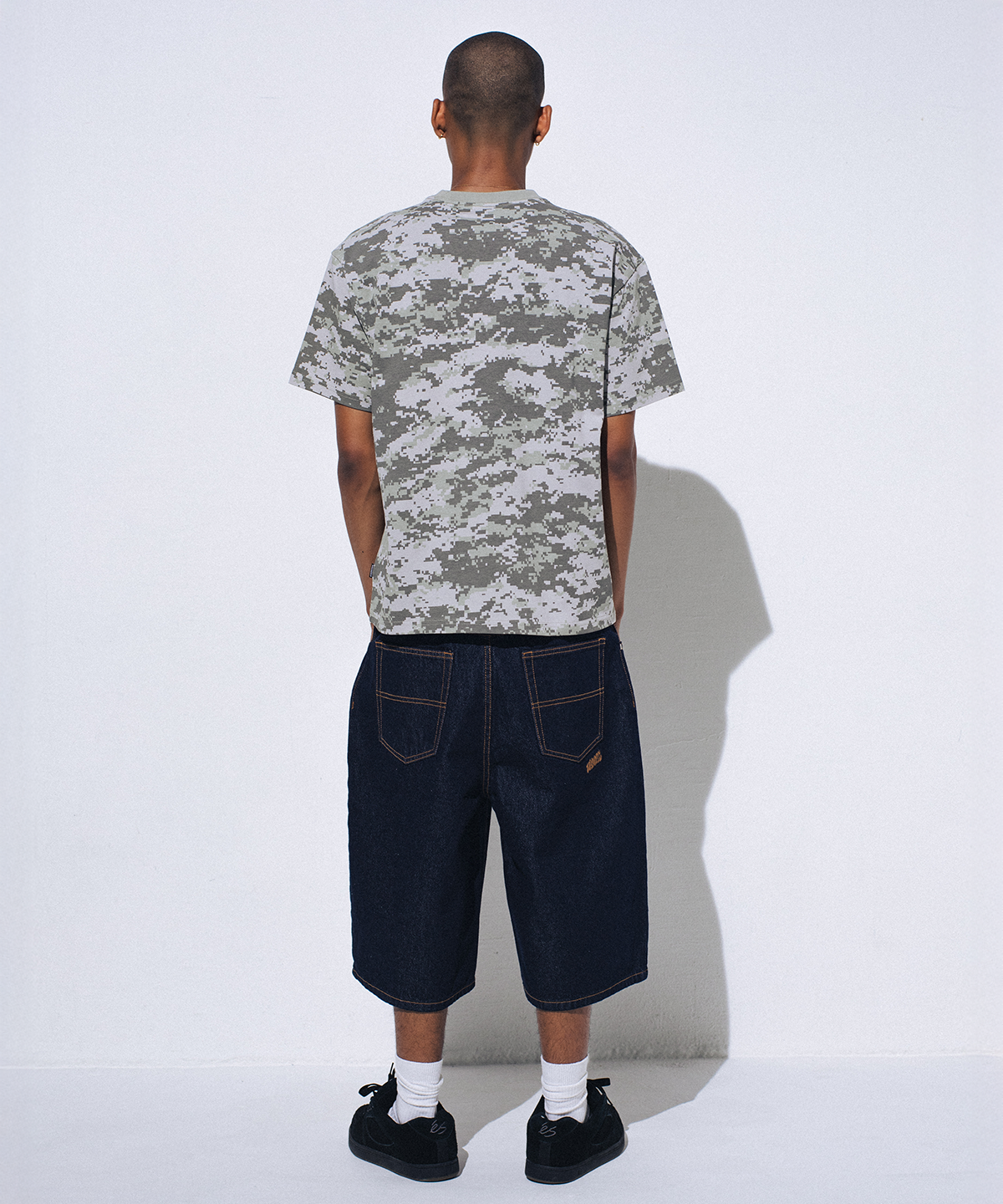 위캔더스(WKNDRS) G-LOGO DENIM SHORTS (D.BLUE)