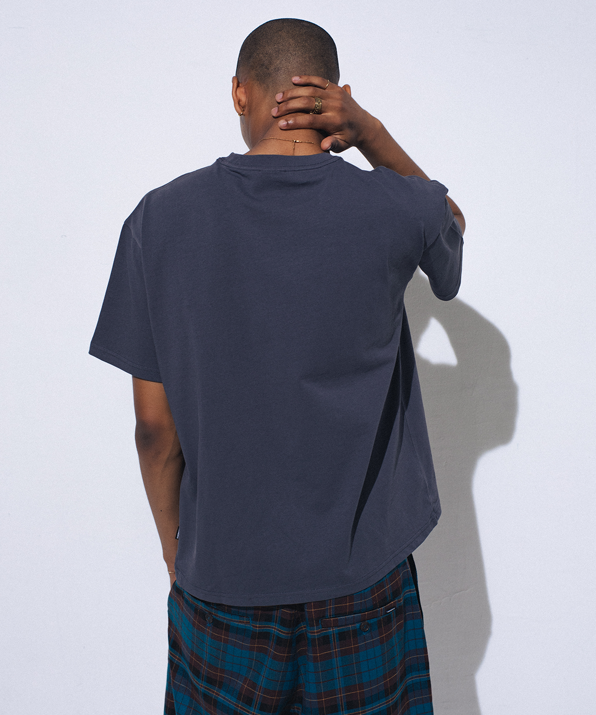 위캔더스(WKNDRS) SHADY BOY T-SHIRT (CHARCOAL)