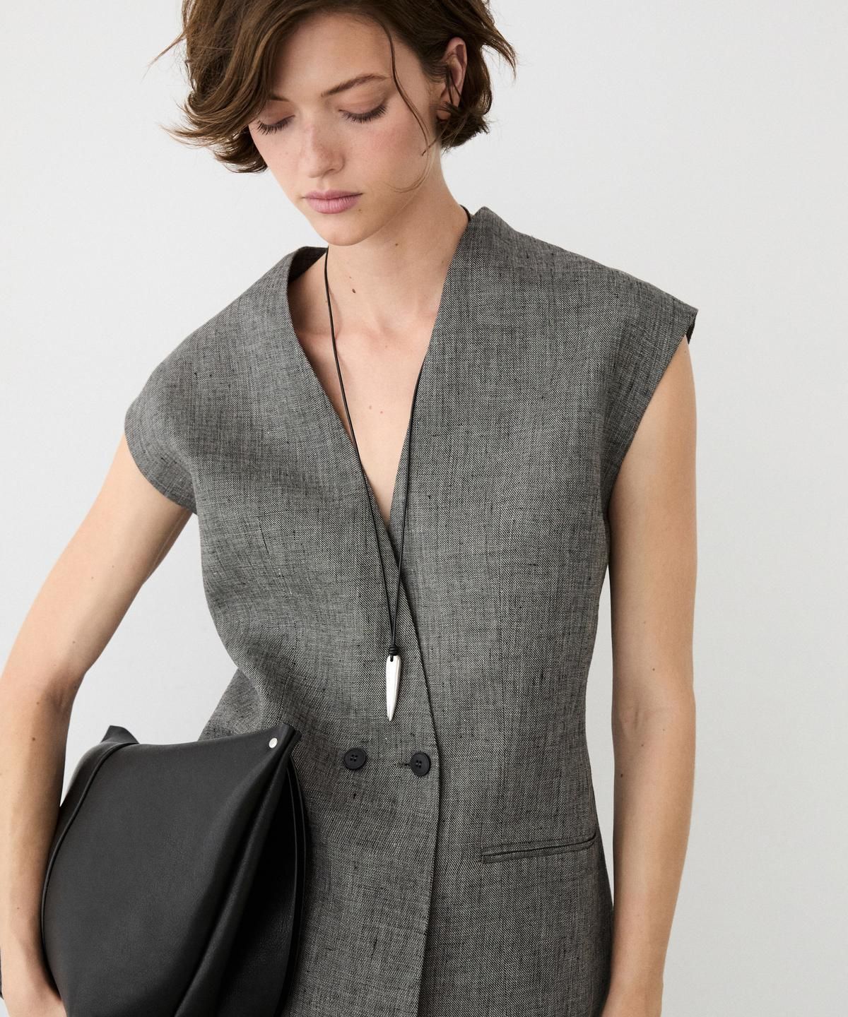 마시모두띠(MASSIMO DUTTI) 숄더 디테일 린넨 베스트