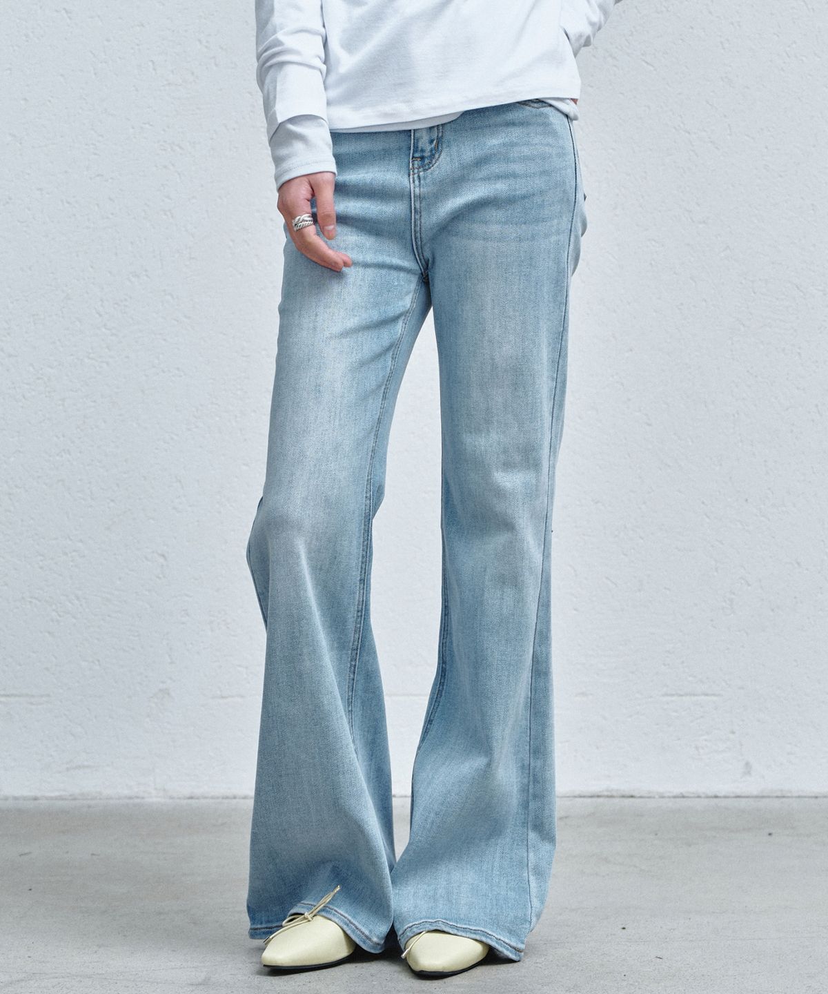 닉앤니콜(NICK&NICOLE) REFINED SEMI FLARE DENIM PANTS_BLUE