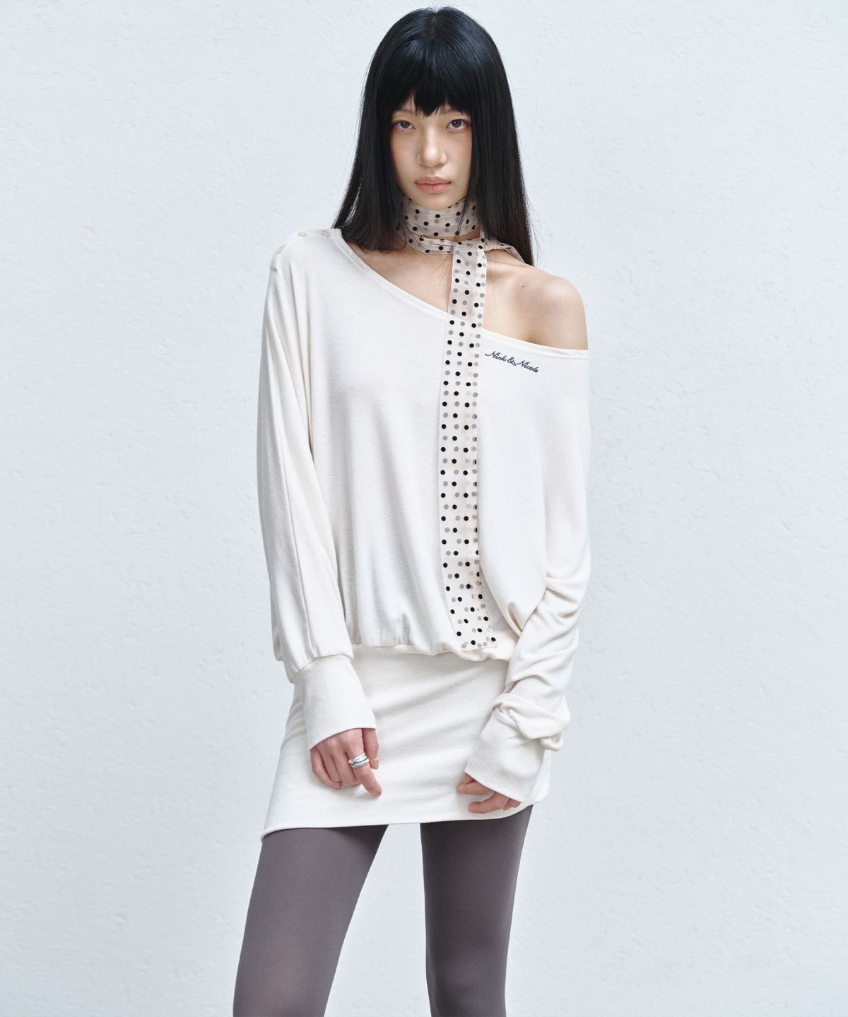 닉앤니콜(NICK&NICOLE) ASYMMETRIC OFF SHOULDER DRESS_CREAM