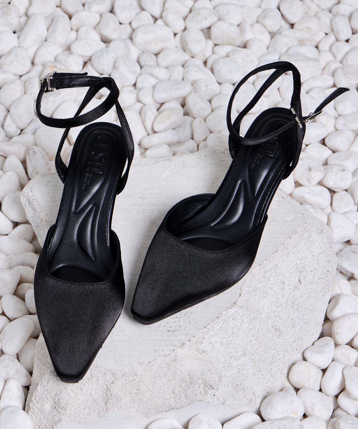 세스띠(CESTI) 모던 앵클 슬링 힐 (BLACK)