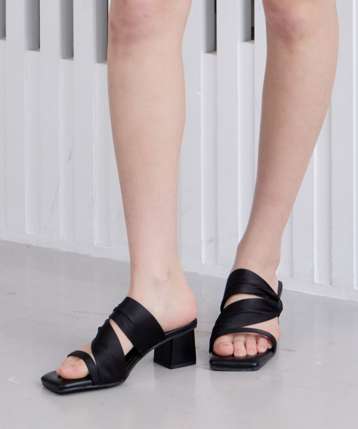 세스띠(CESTI) 드레이프 슬링 샌들 힐 (BLACK)