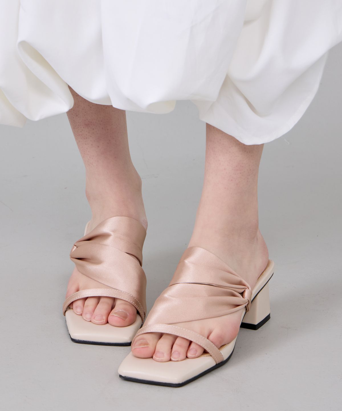 세스띠(CESTI) 드레이프 슬링 샌들 힐 (BEIGE)