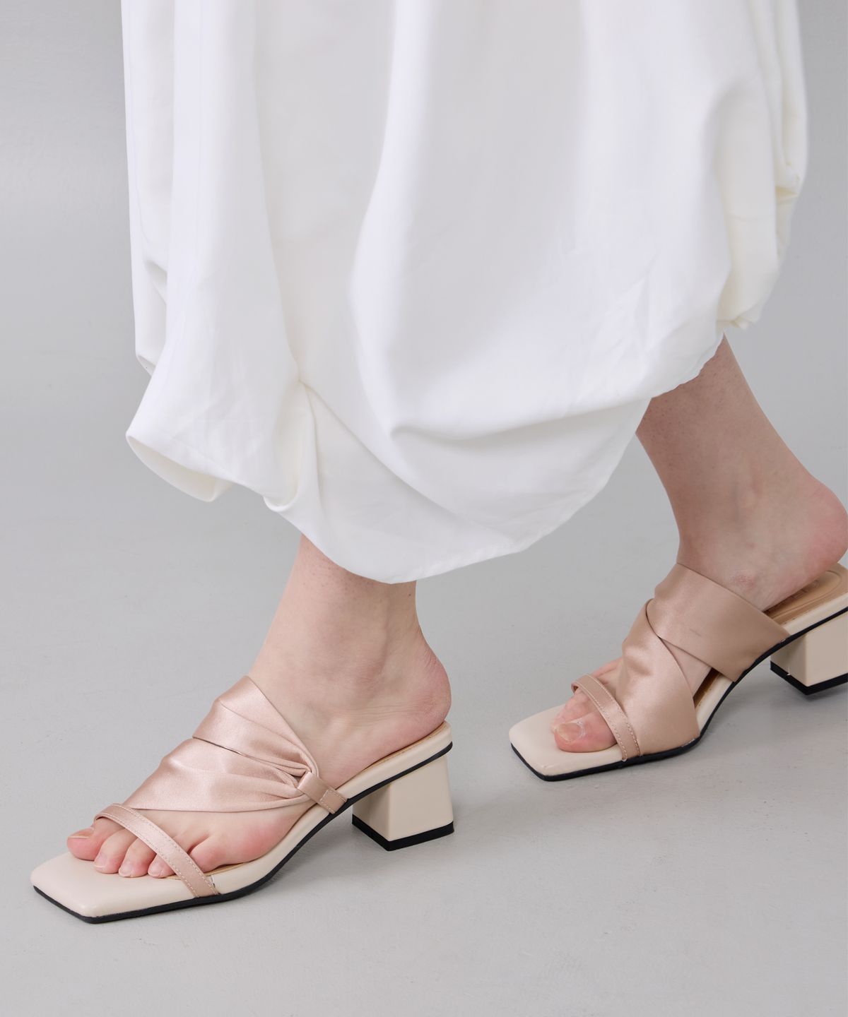 세스띠(CESTI) 드레이프 슬링 샌들 힐 (BEIGE)