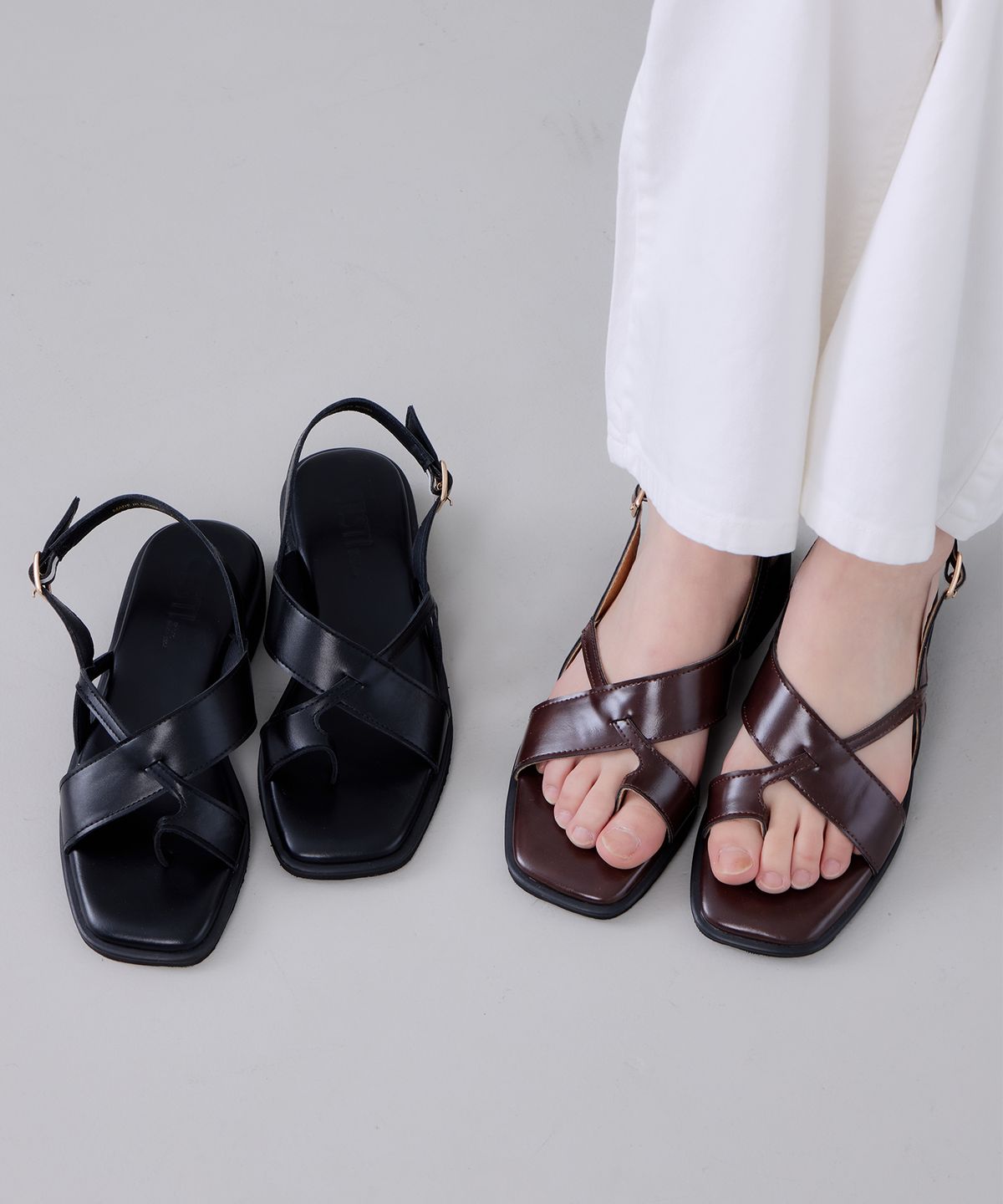 세스띠(CESTI) 토 루프 크로스 샌들 (BLACK)
