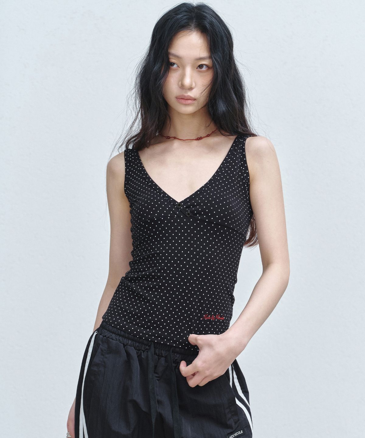 닉앤니콜(NICK&NICOLE) DOT SLEEVELESS TOP_BLACK