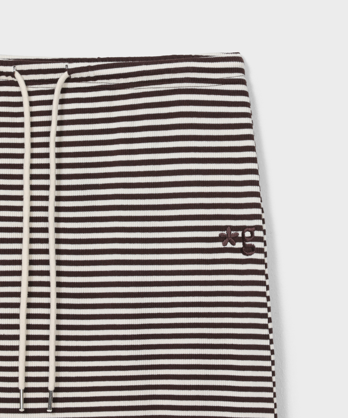 글런든(GRUNDEN) STRIPE LOGO SKIRT (BROWN)