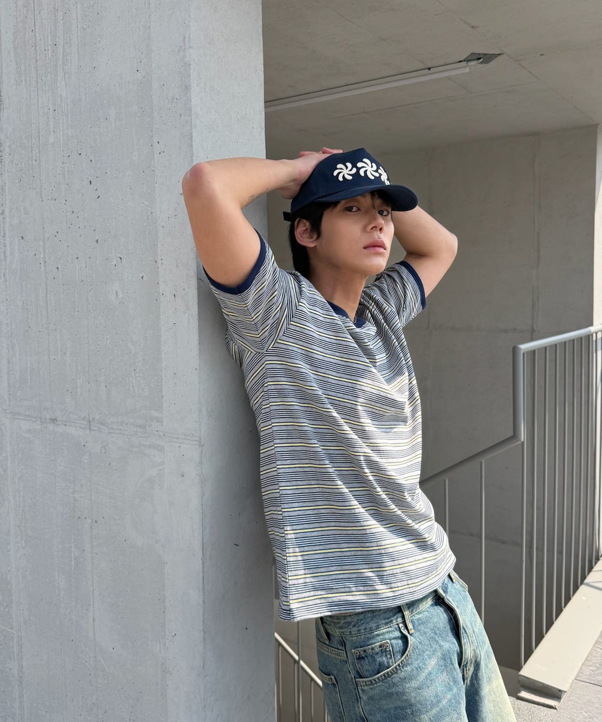 아모우(AMOU) AMOU Multi Stripe Ringer T-Shirts Melange