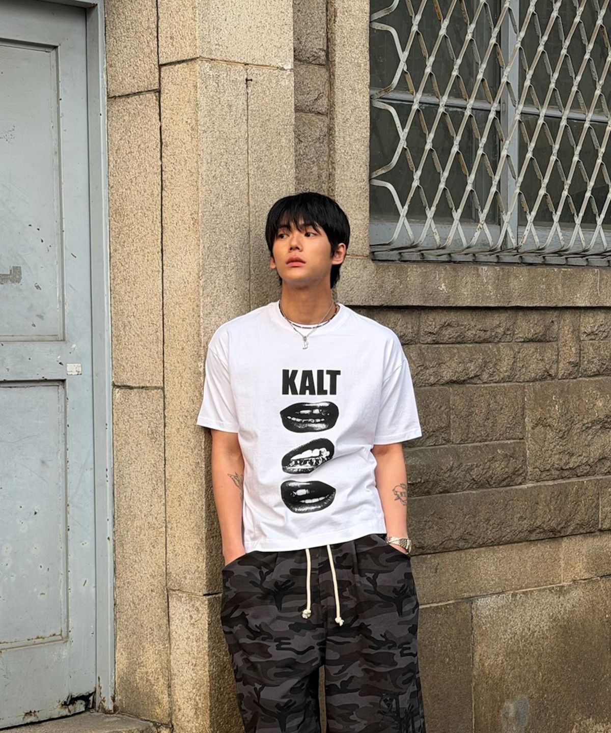 아모우(AMOU) KALT Lips Half T-Shirts White