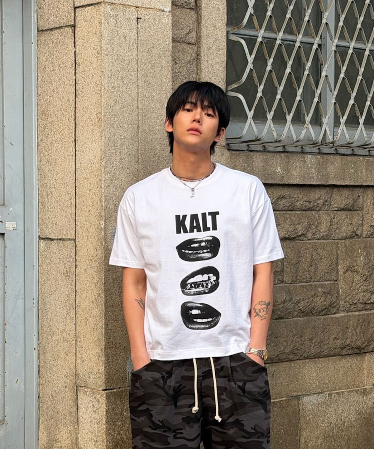 아모우(AMOU) KALT Lips Half T-Shirts White