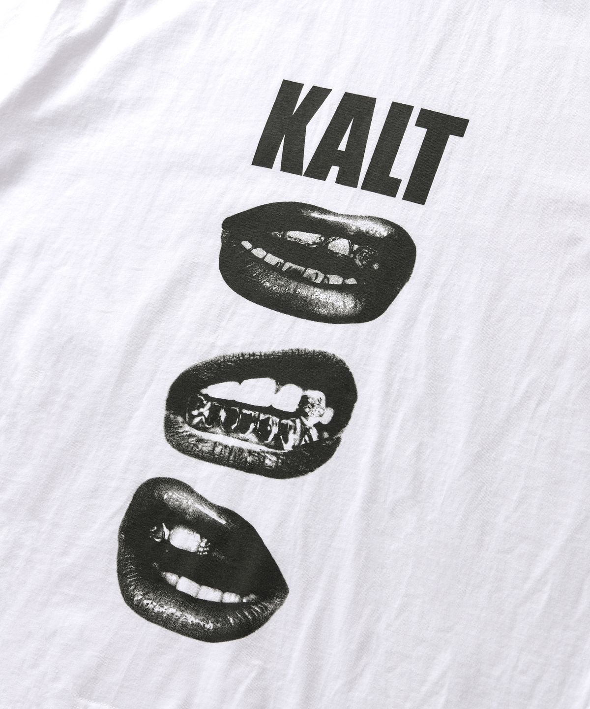 아모우(AMOU) KALT Lips Half T-Shirts White