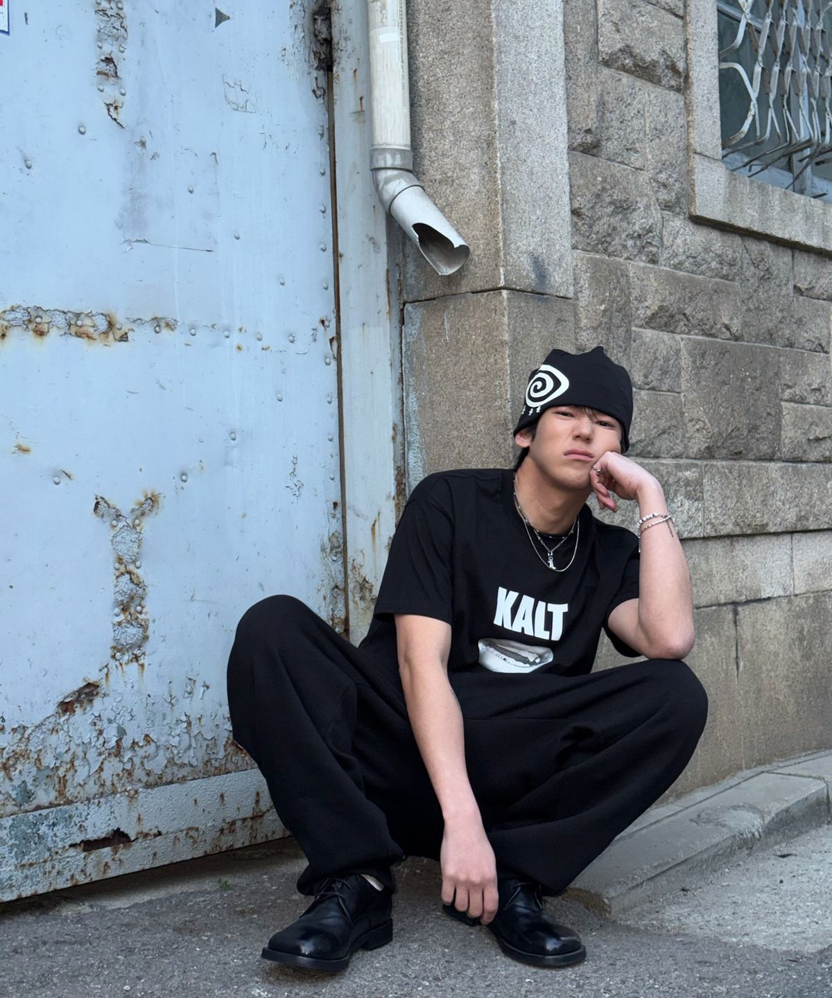 아모우(AMOU) KALT Lips Half T-Shirts Black