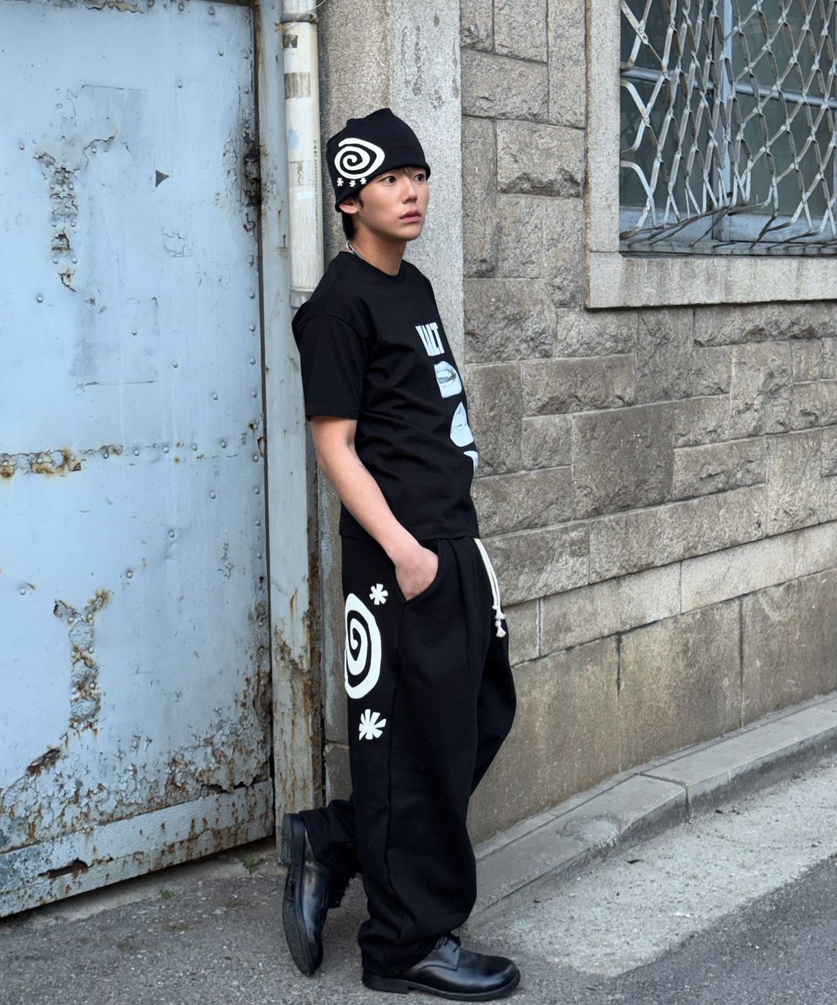 아모우(AMOU) KALT Lips Half T-Shirts Black