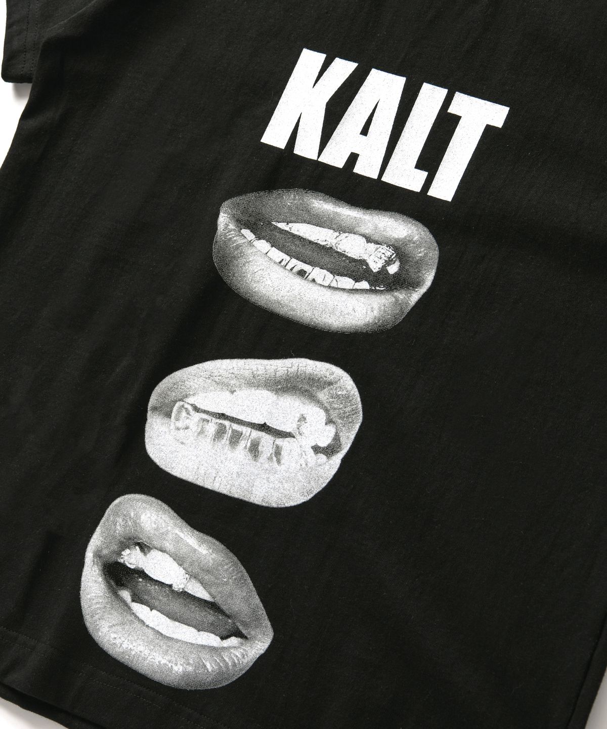 아모우(AMOU) KALT Lips Half T-Shirts Black