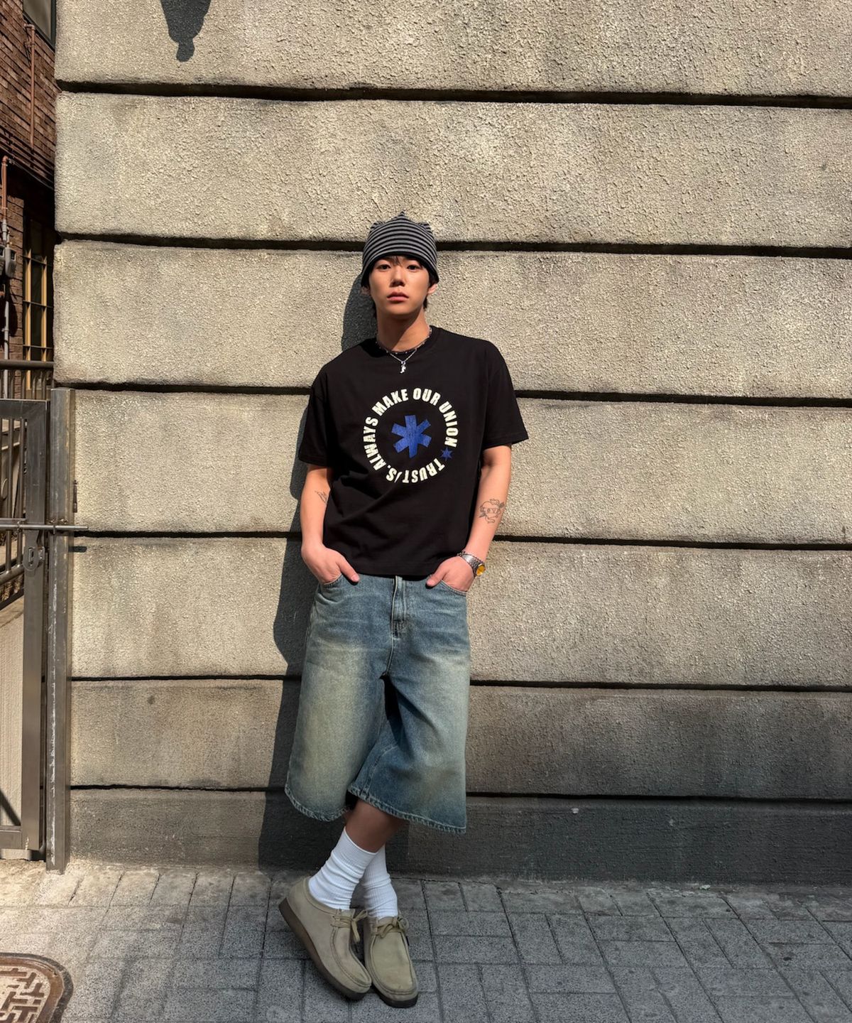 아모우(AMOU) Lettering Circle Half T-Shirts Black