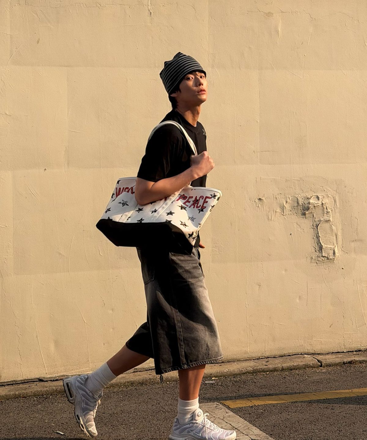 아모우(AMOU) Motion Half T-Shirts Black