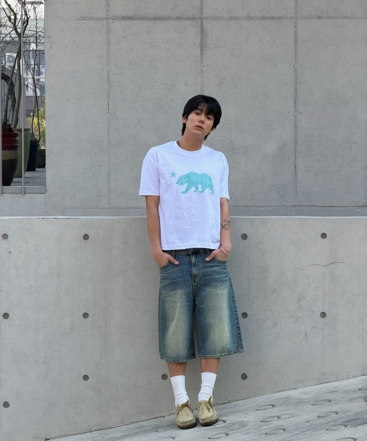 아모우(AMOU) Cali Bear Half T-Shirts White