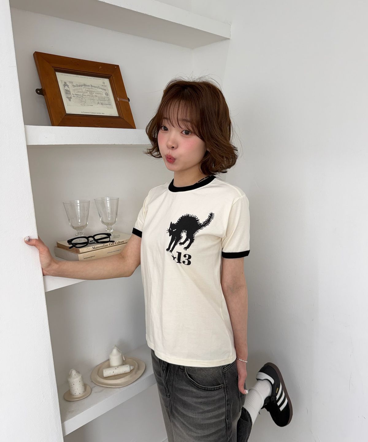 아모우(AMOU) 13 Cat Half T-Shirts Ivory