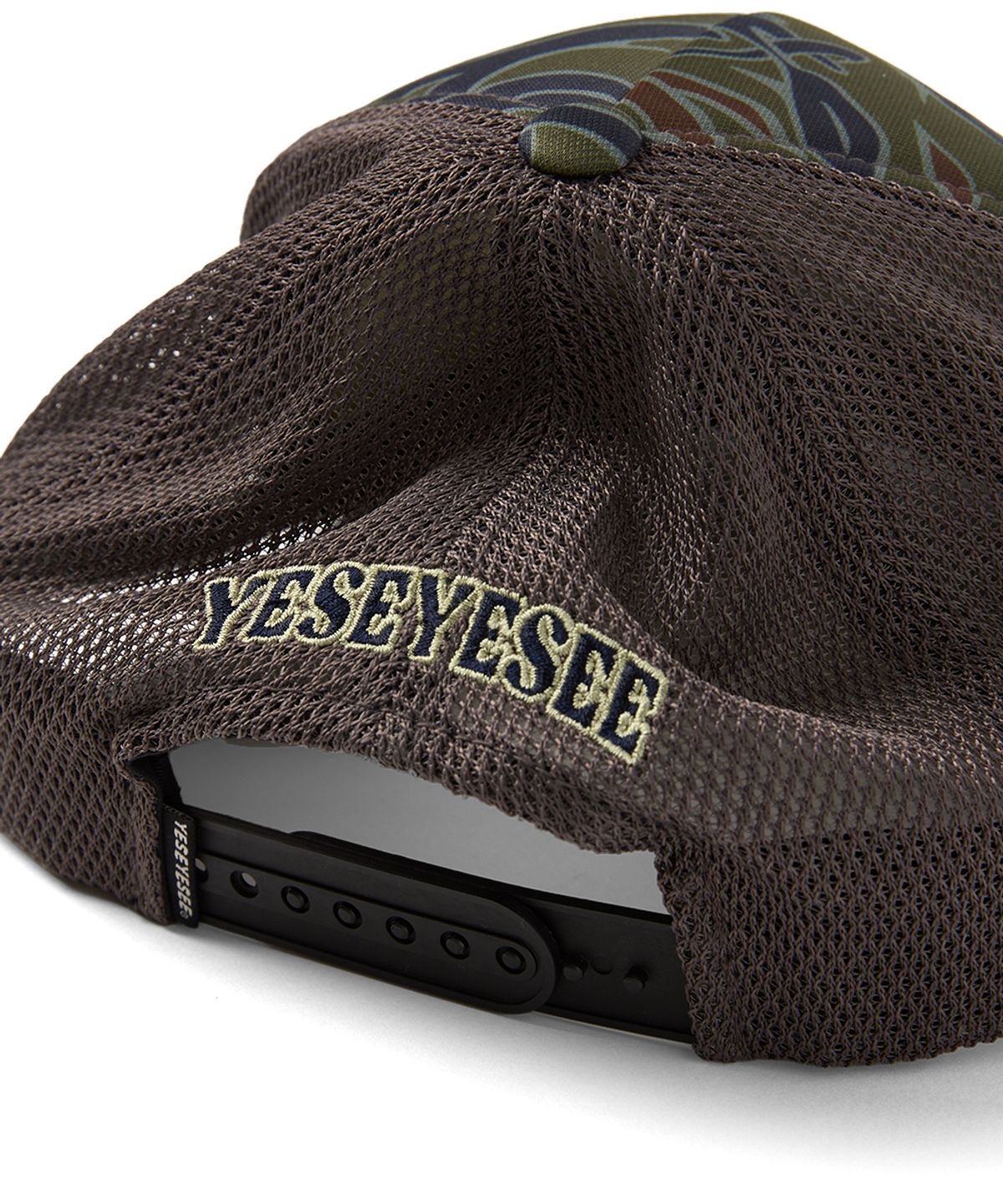 예스아이씨(YESEYESEE) Y.E.S Pop Mesh Cap Camo
