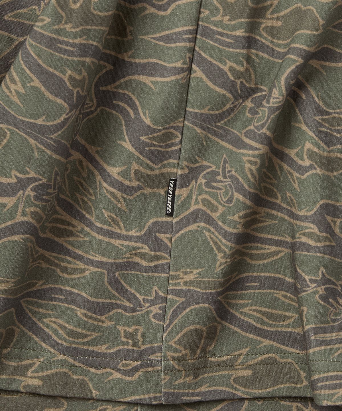 예스아이씨(YESEYESEE) Y.E.S Wording Camo Tee Khaki