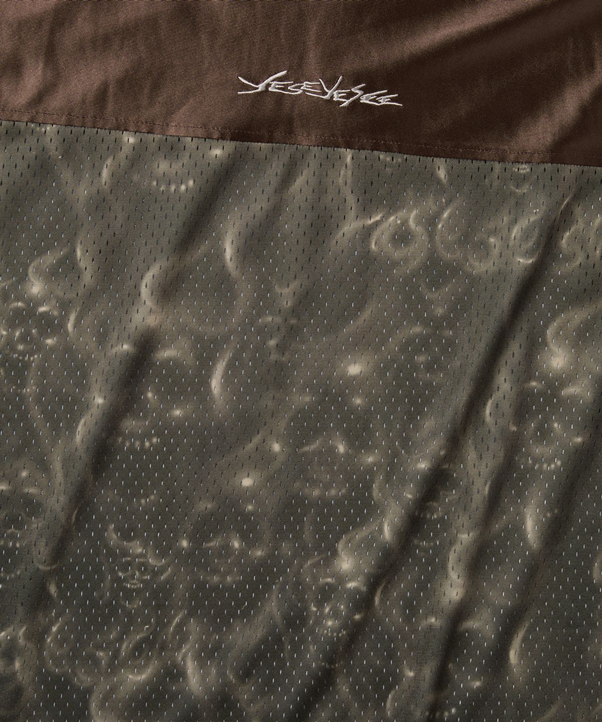 예스아이씨(YESEYESEE) Y.E.S Skull Mesh Tee Brown