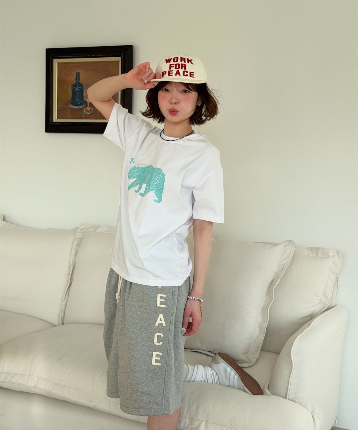 아모우(AMOU) MOLLY One Tuck Bermuda Pants Gray
