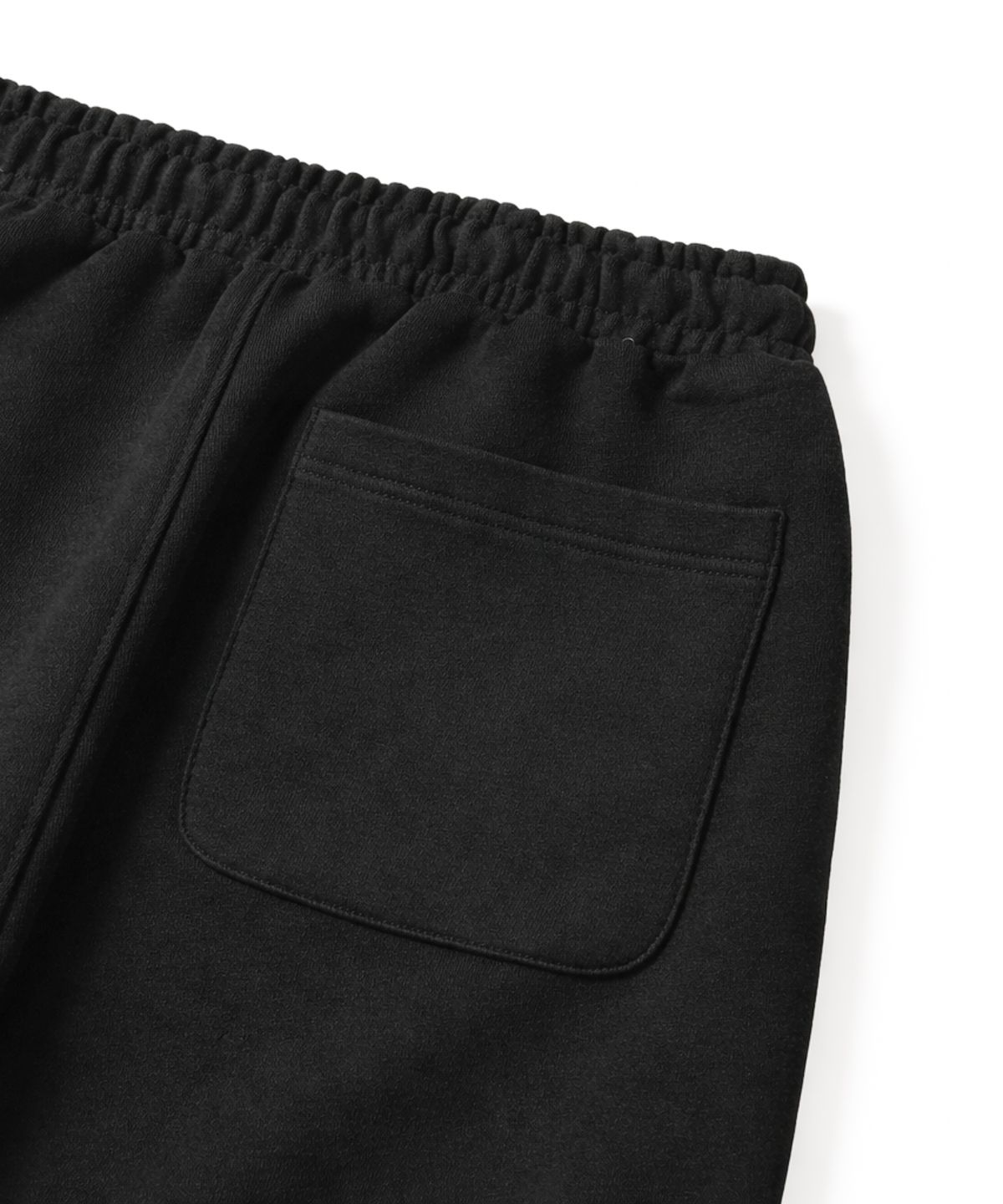 아모우(AMOU) MOLLY One Tuck Bermuda Pants Black