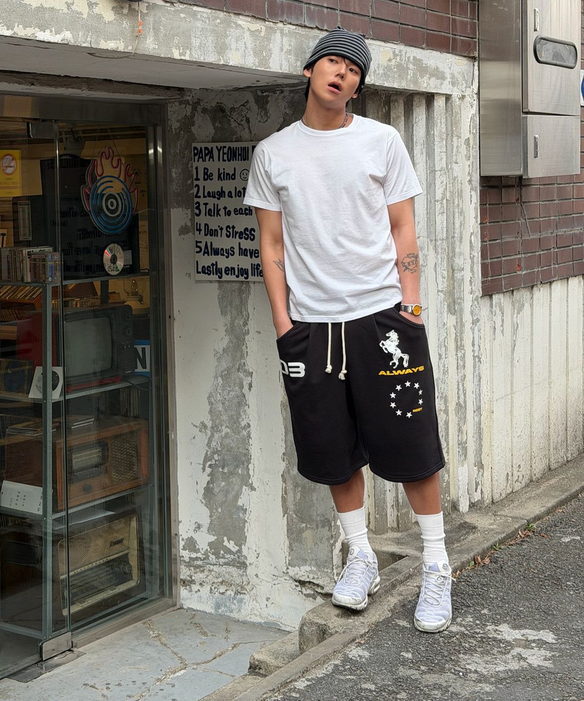 아모우(AMOU) Horse One Tuck Bermuda Pants Vintage Black
