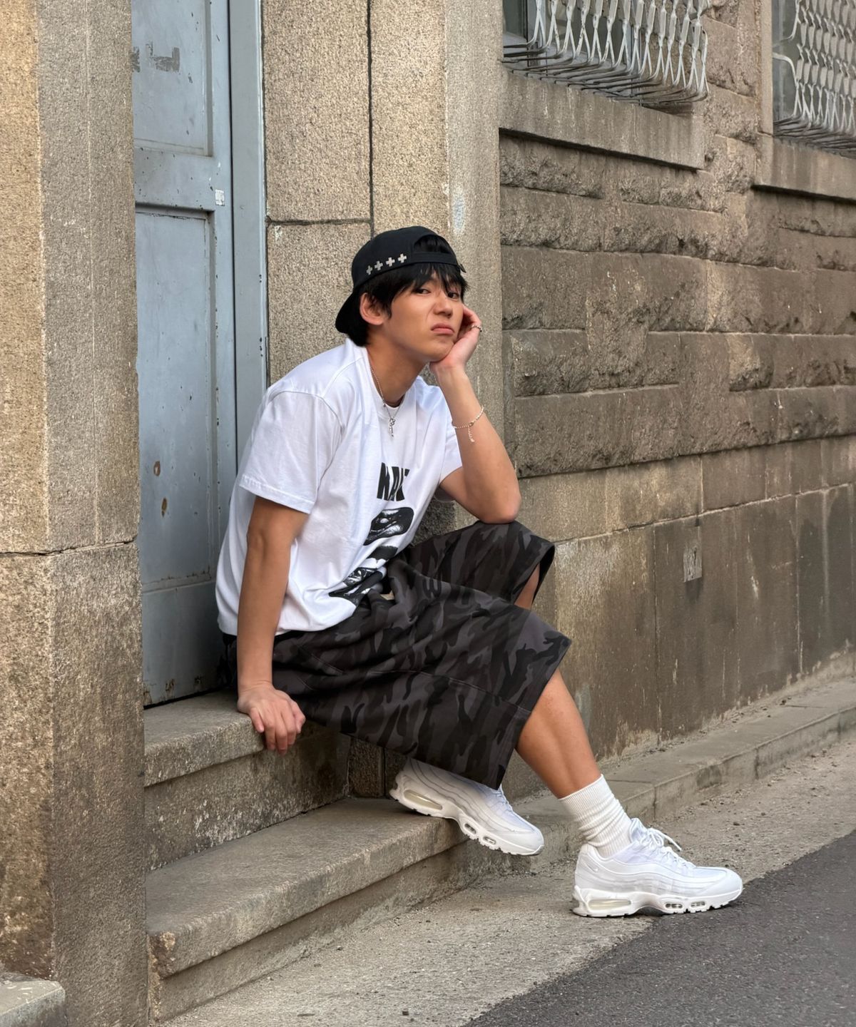 아모우(AMOU) CAMO One Tuck Bermuda Pants Charcoal