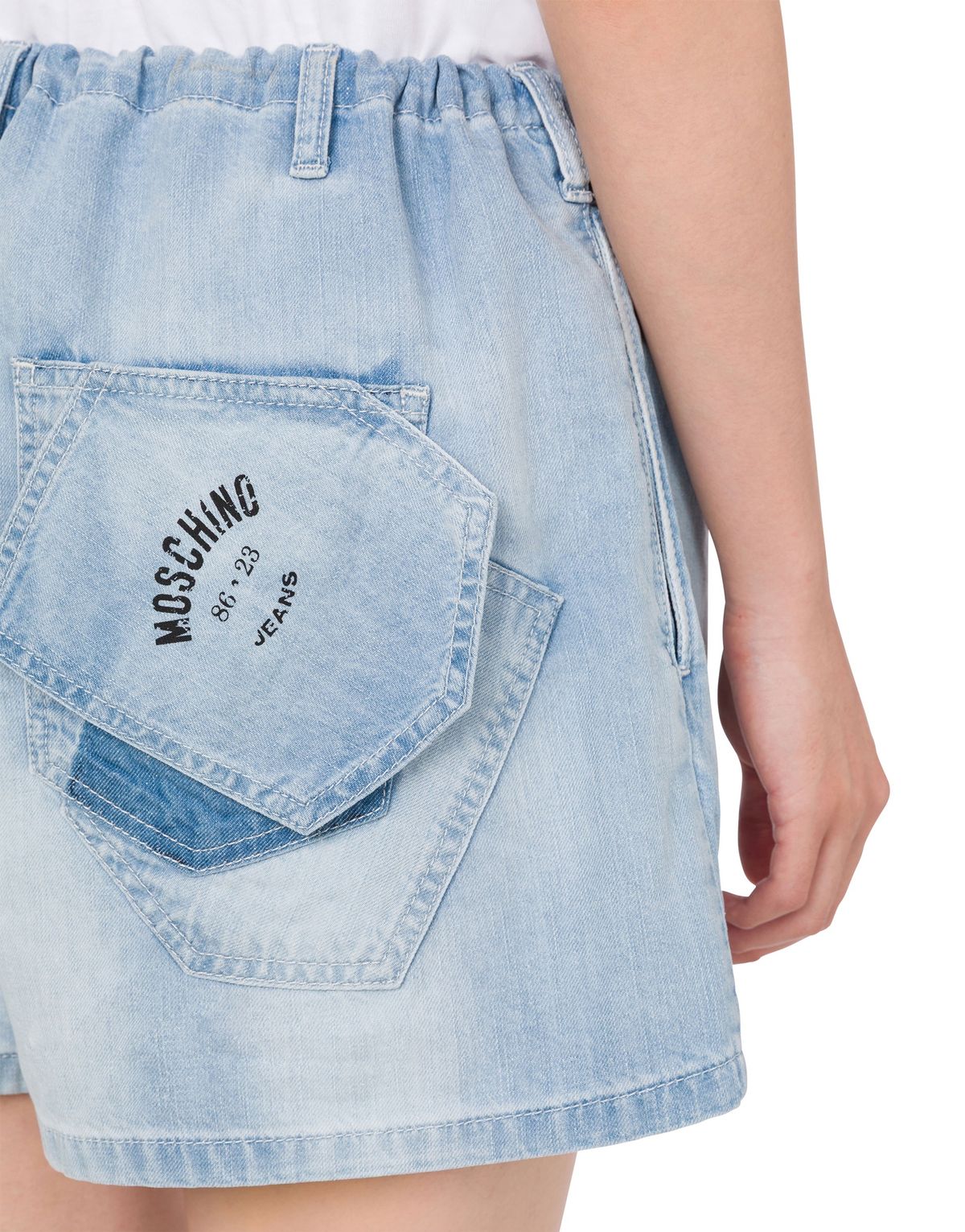 모스키노(MOSCHINO) 진스 빈티지 로고 라이트 소프트 데님 쇼츠