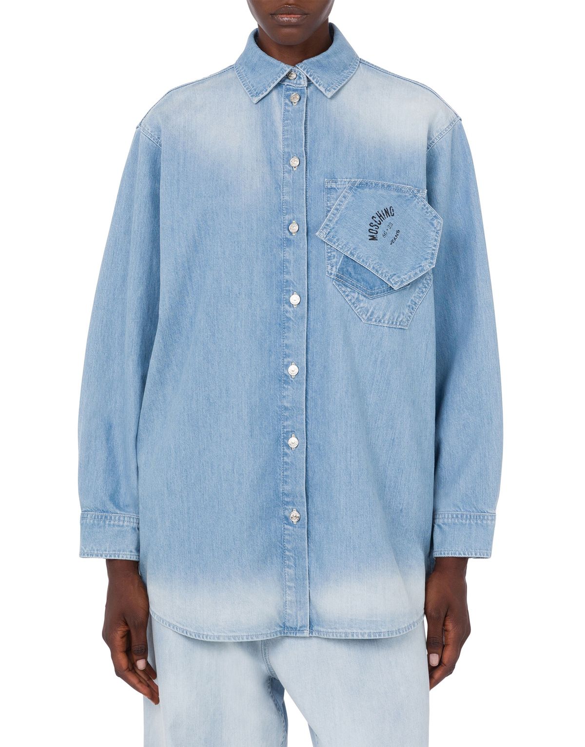 모스키노(MOSCHINO) 진스 빈티지 로고 라이트 데님 셔츠