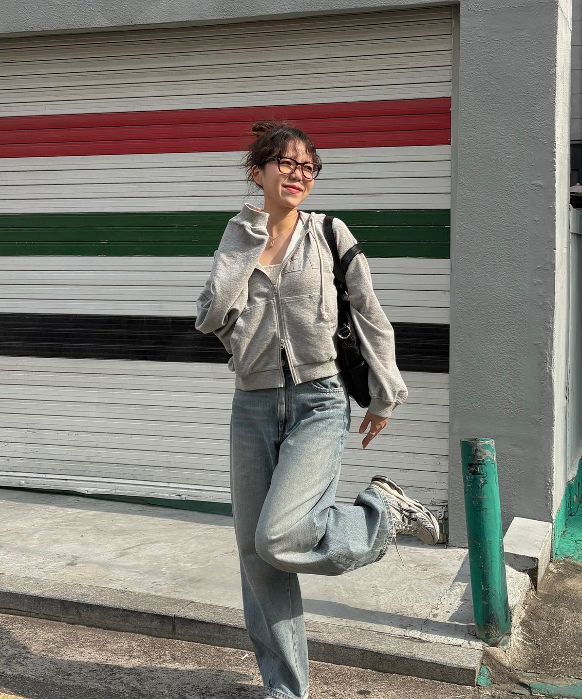 포에브(POEV) Logo Applique Zip-Up Hoodie [2 Color]