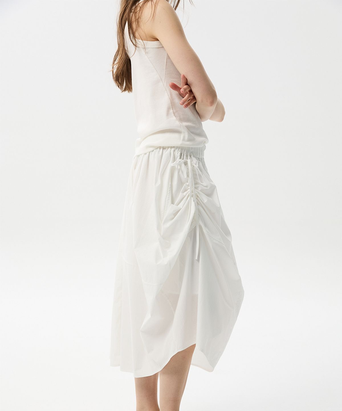 미드앤로우(MIDNLOW) Unbalanced String Flare Skirt(White)