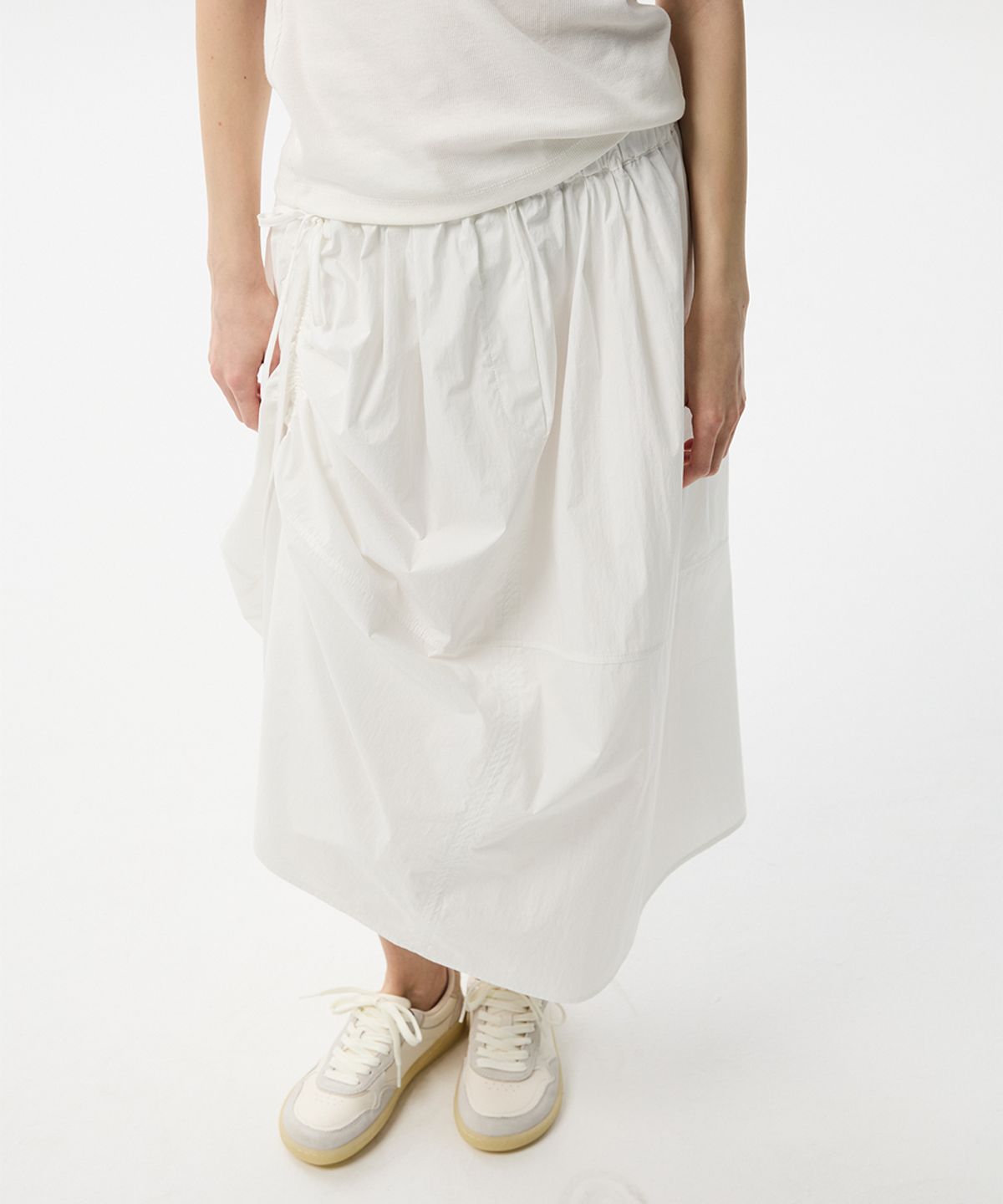 미드앤로우(MIDNLOW) Unbalanced String Flare Skirt(White)