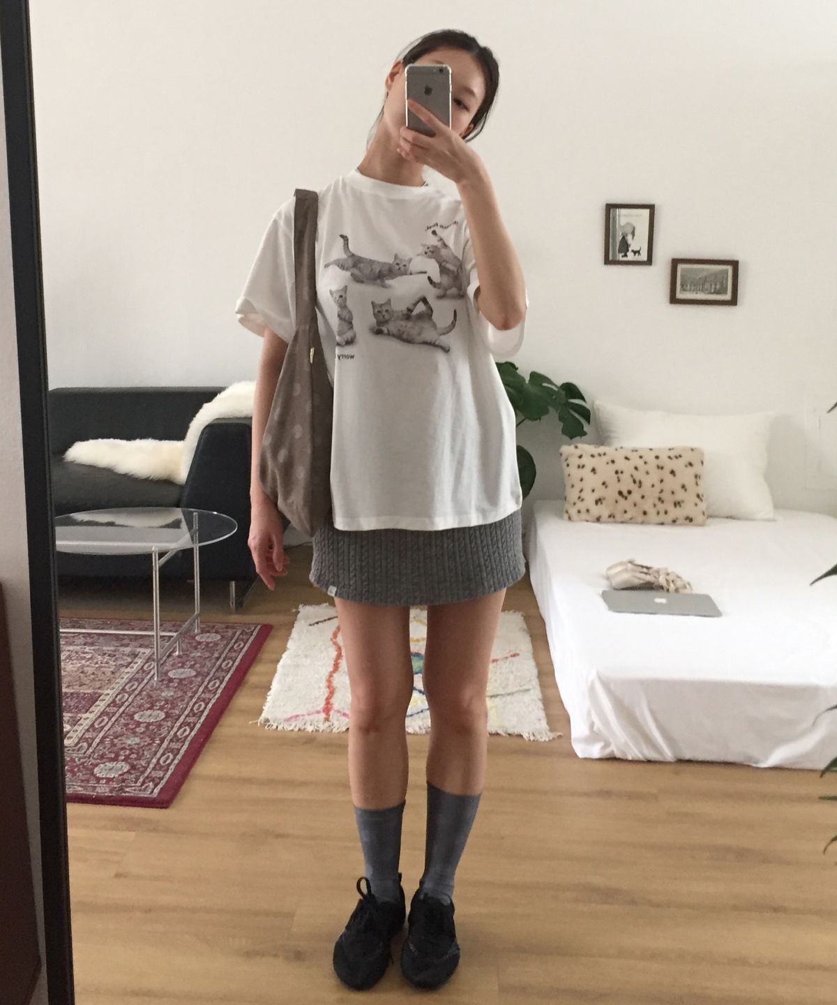 포에브(POEV) Stretching Cat T-Shirt - Off White