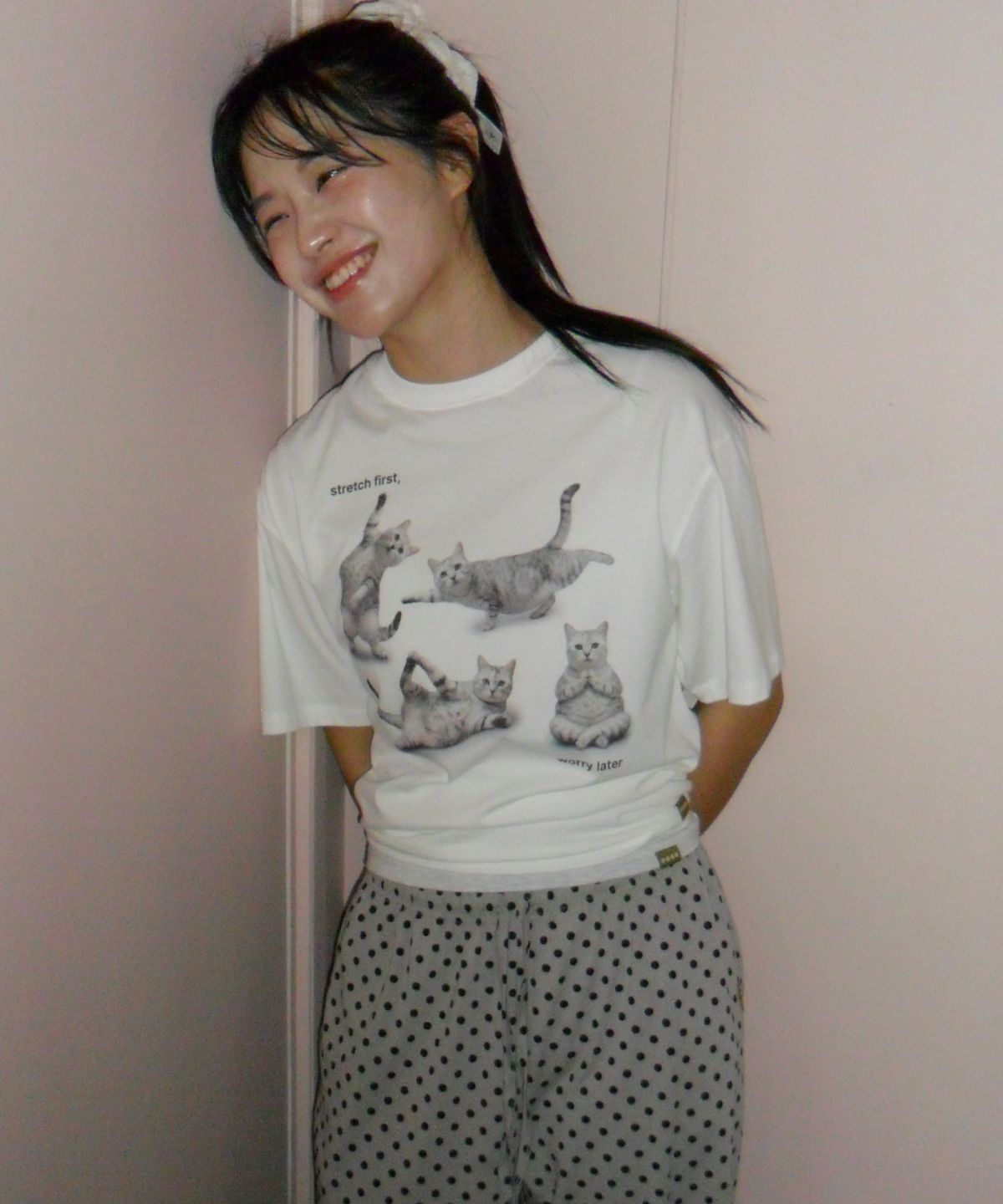 포에브(POEV) Stretching Cat T-Shirt - Off White