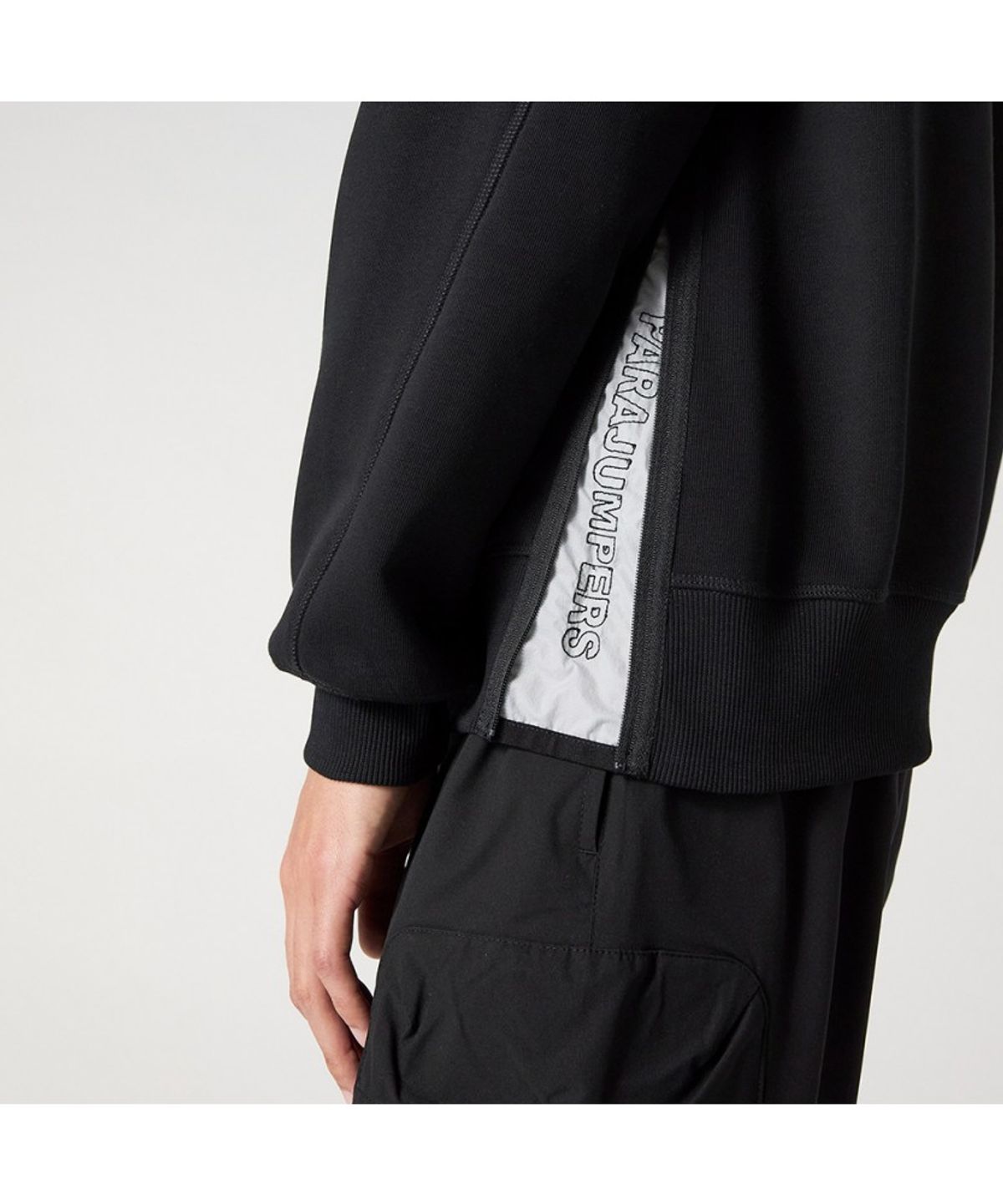 파라점퍼스(PARA JUMPERS) 남성 스웻셔츠 스눅-Black (25SMPMFLTL01PJ0541)