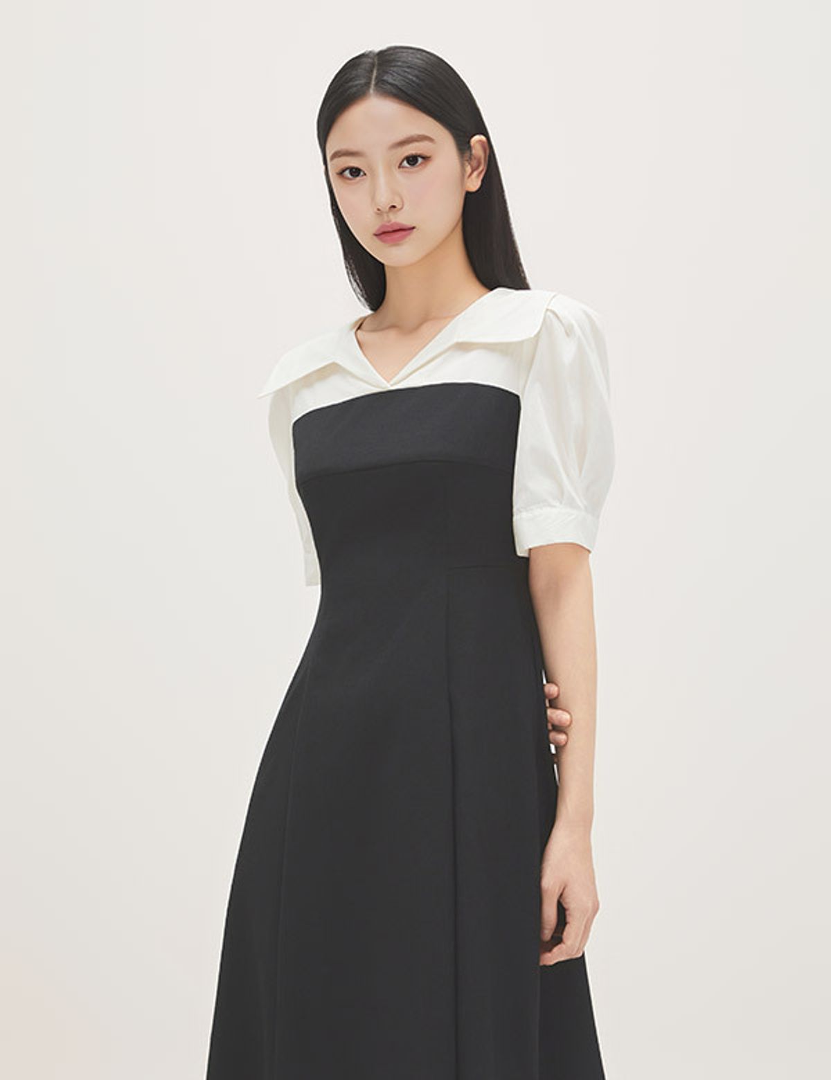 로엠(ROEM) 오픈카라 우븐매칭 롱원피스 RMOWG24R12