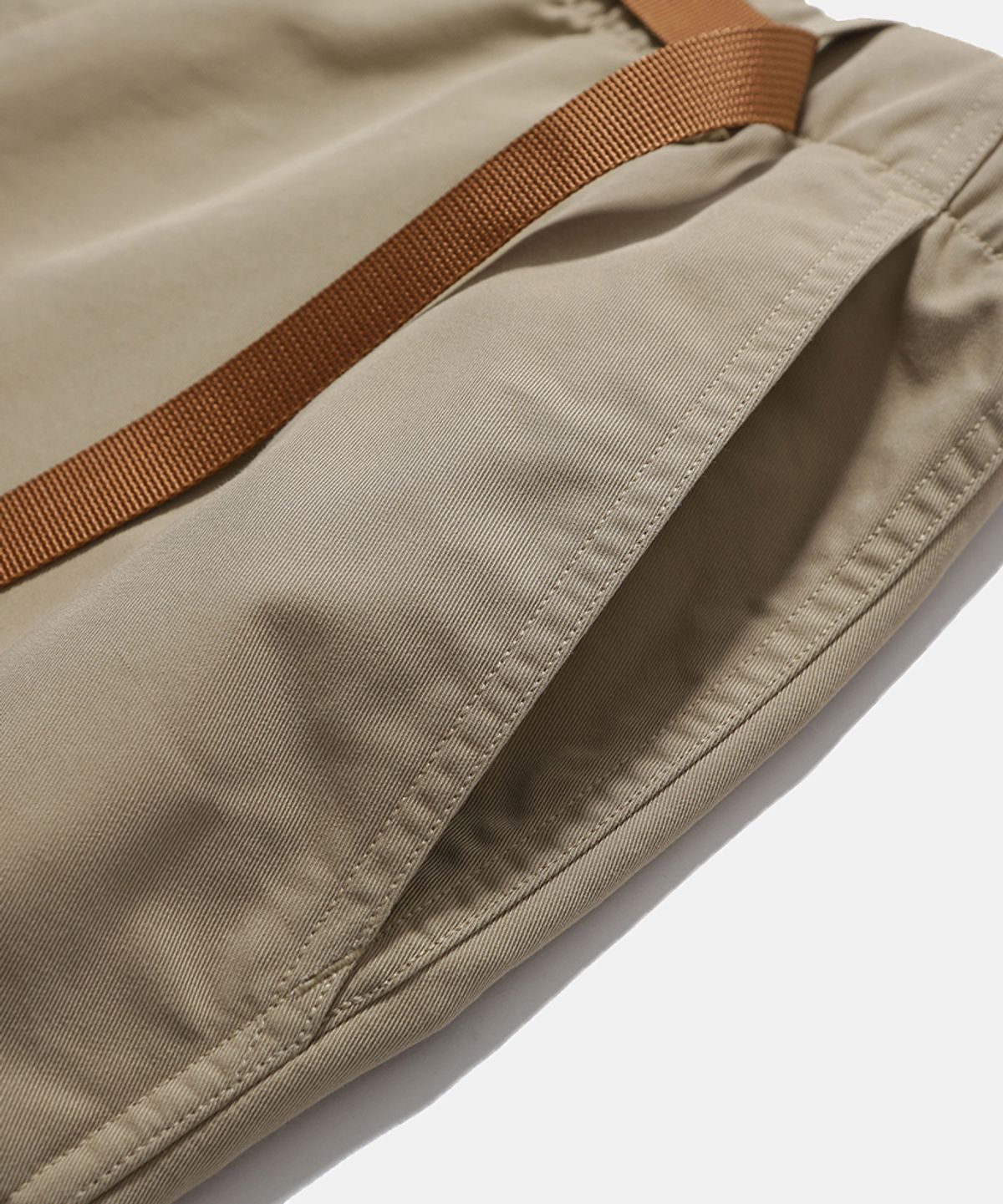 모이프(MOIF) [SS26] COMFY SKATER SHORTS / PALE KHAKI