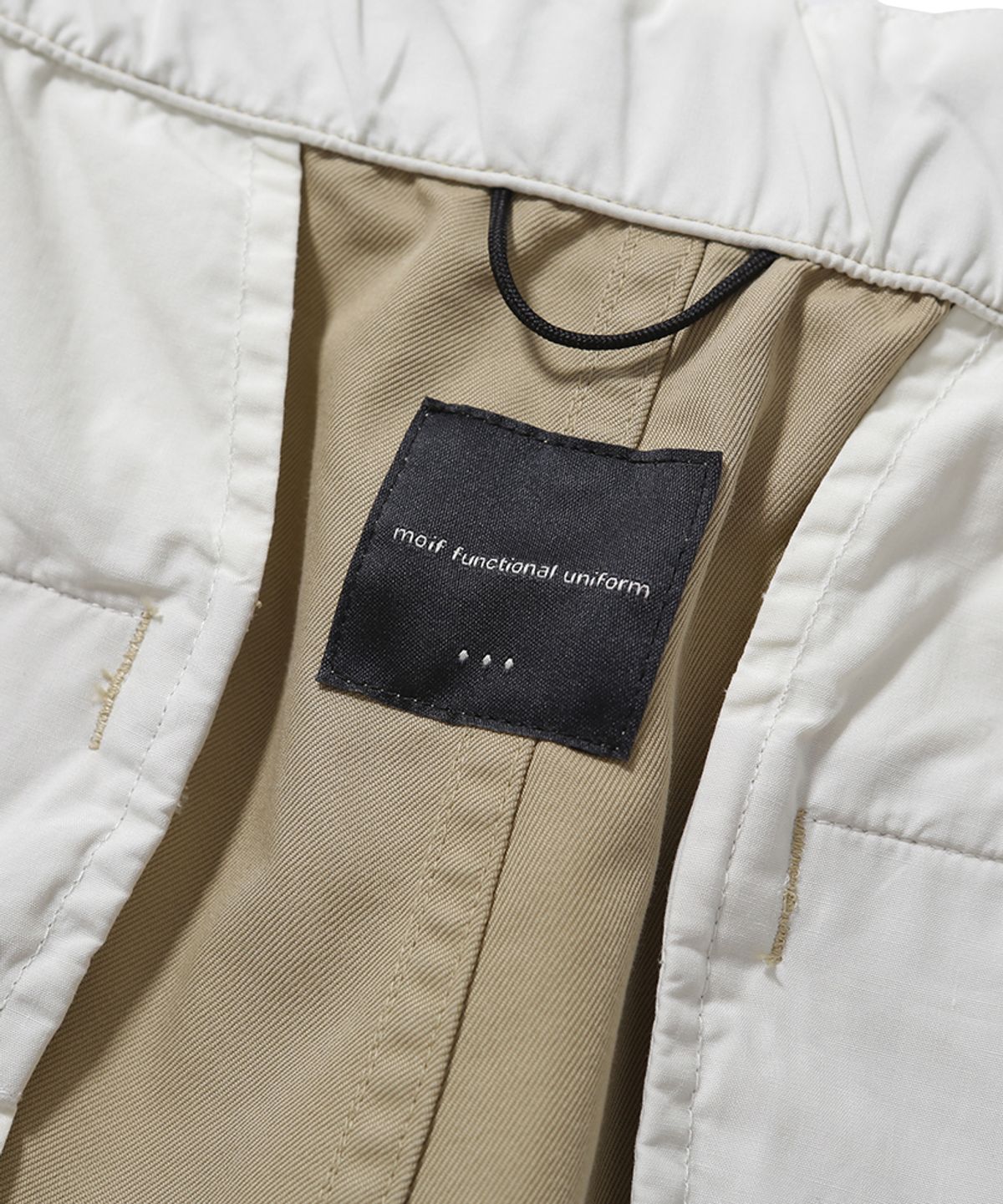 모이프(MOIF) [SS26] COMFY SKATER SHORTS / PALE KHAKI