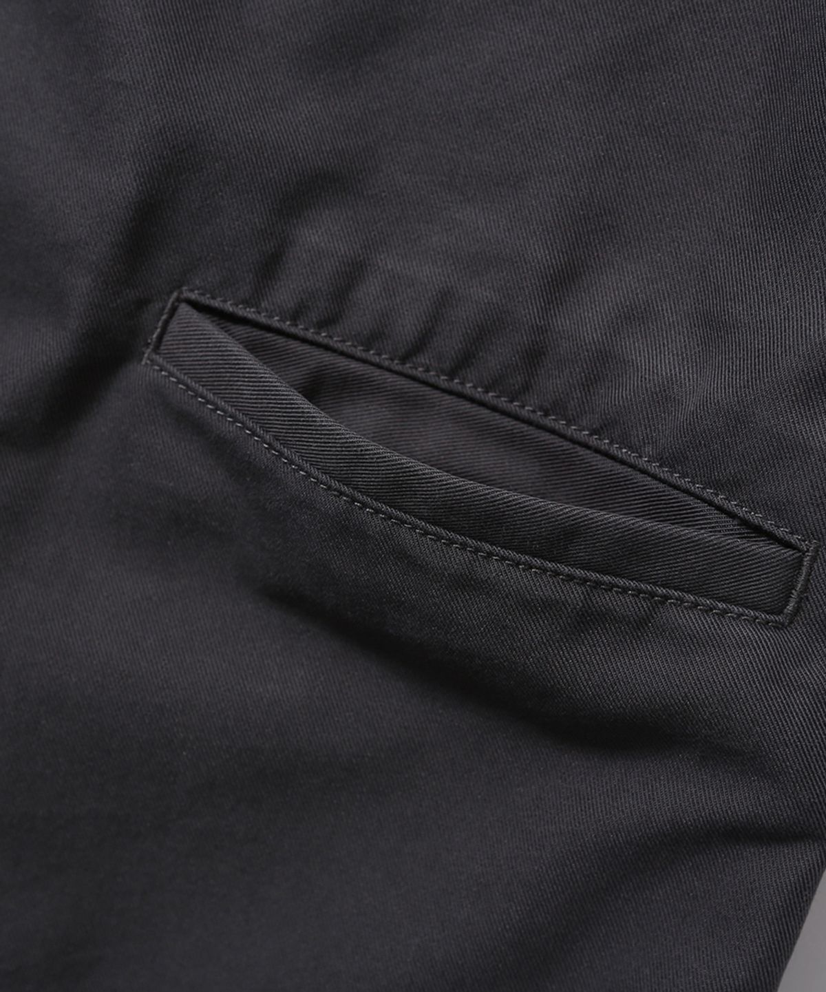 모이프(MOIF) [SS26] COMFY SKATER SHORTS / CHARCOAL