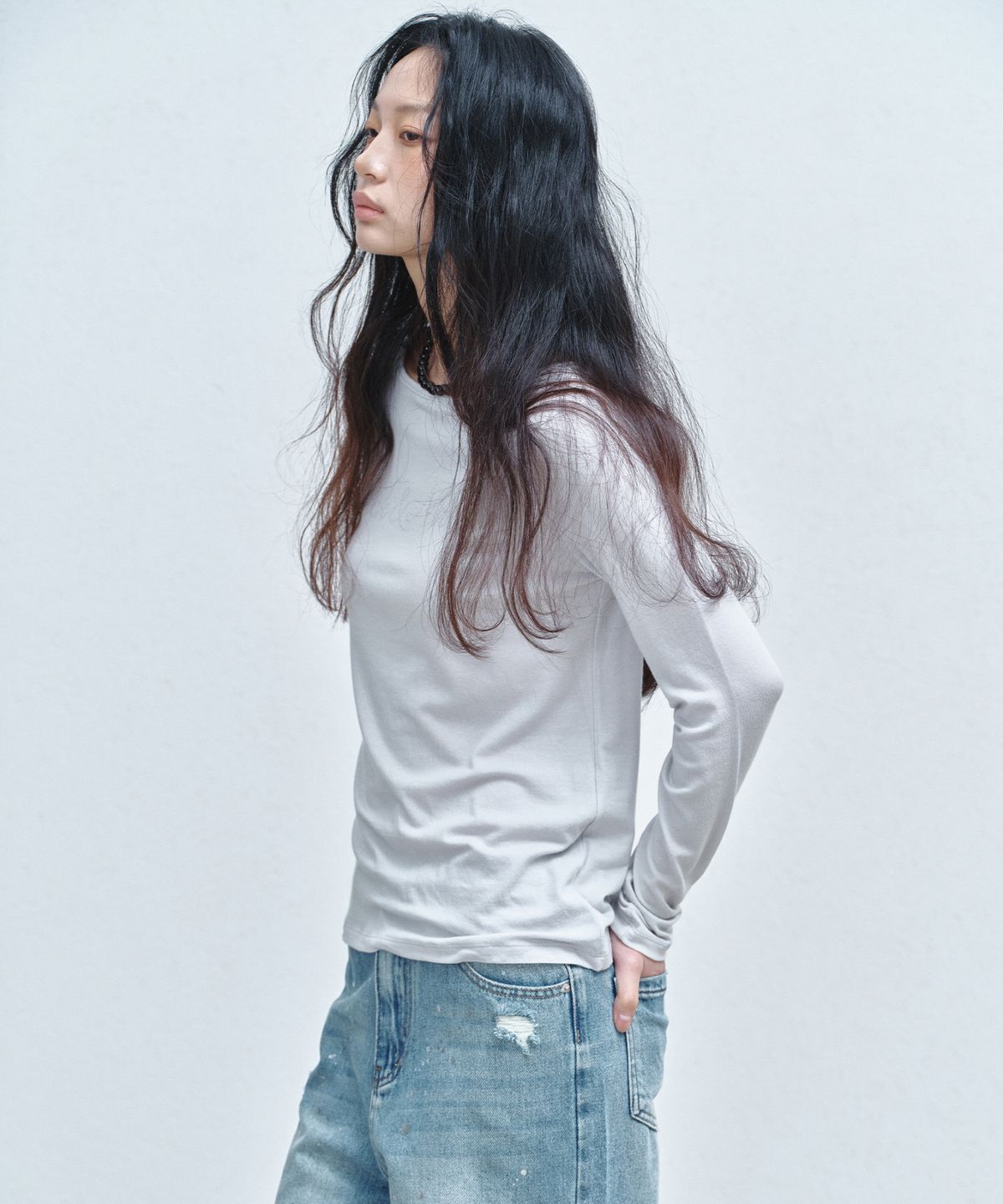 닉앤니콜(NICK&NICOLE) LETTERING GRAPHIC TOP_LIGHT GRAY