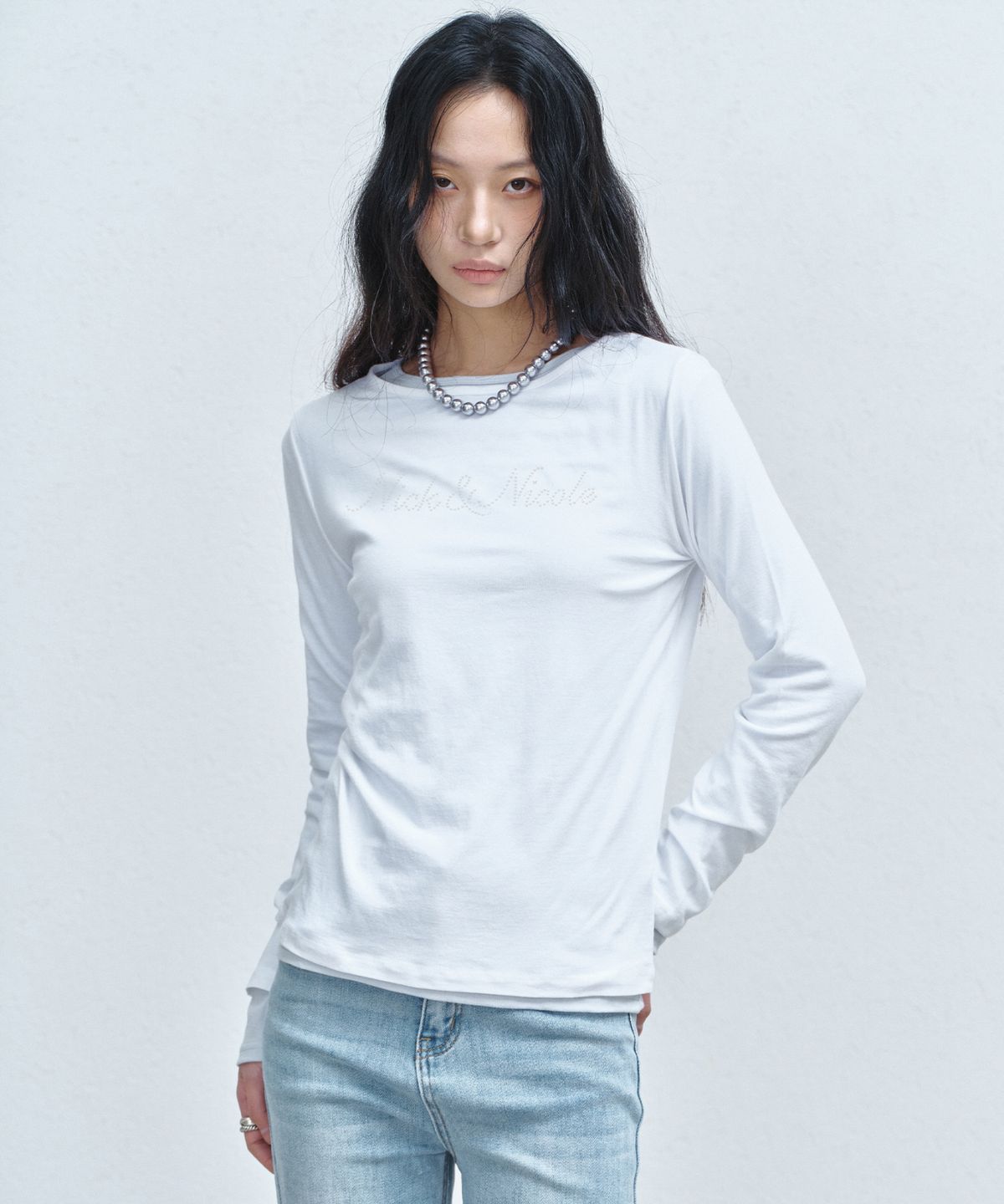 닉앤니콜(NICK&NICOLE) LETTERING GRAPHIC TOP_WHITE