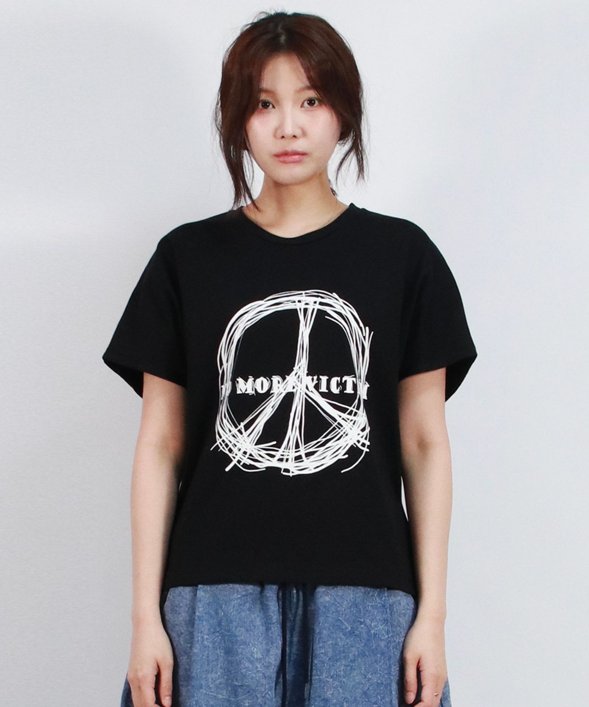 드마크(DEMARC) piece graphic standard fit French short-sleeved Black